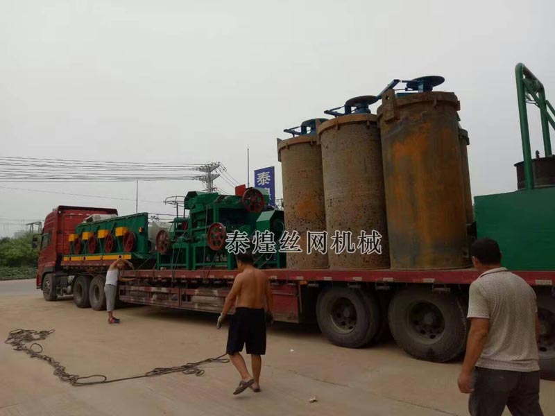 復合直進式拔絲機裝車發(fā)貨中